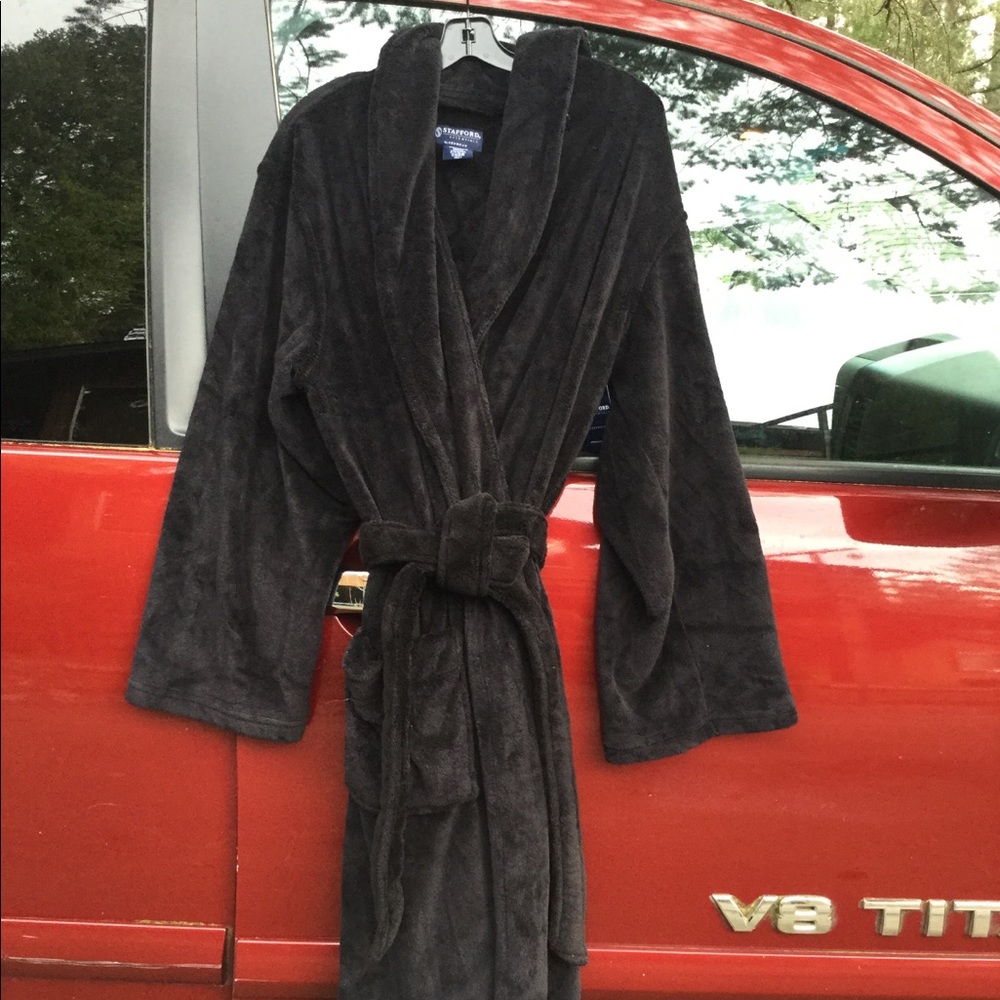New robe men’s black